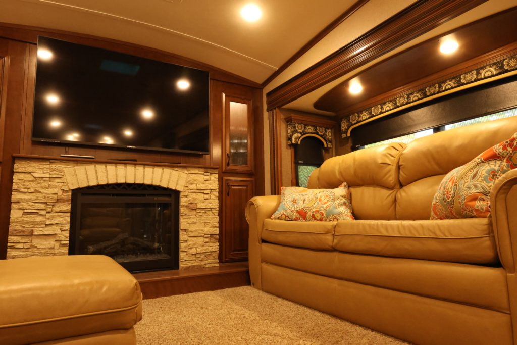 LIVING ROOM 2